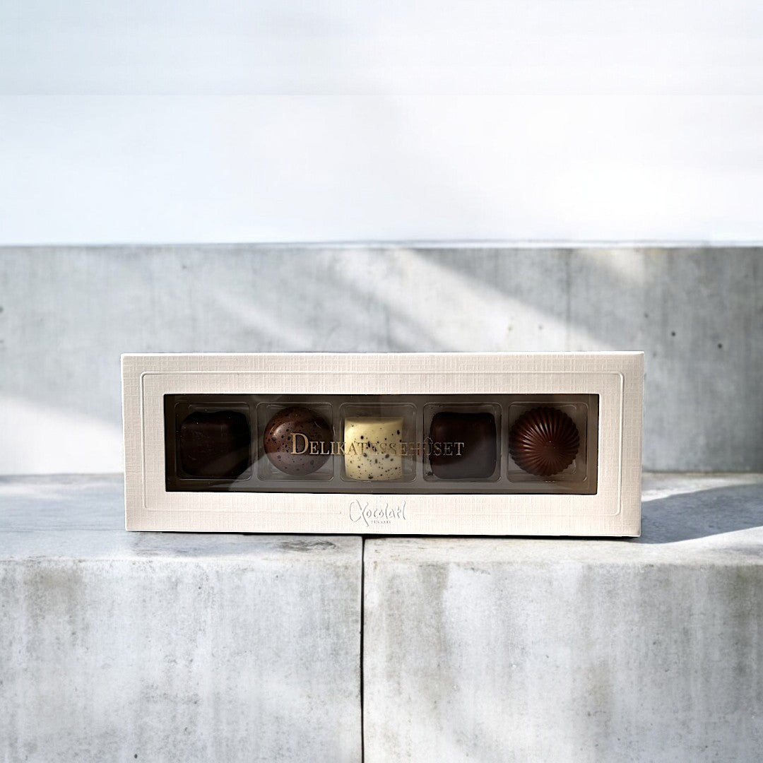 Chokoladegaveæske med 5 fyldte chokolader, Delikatessehuset